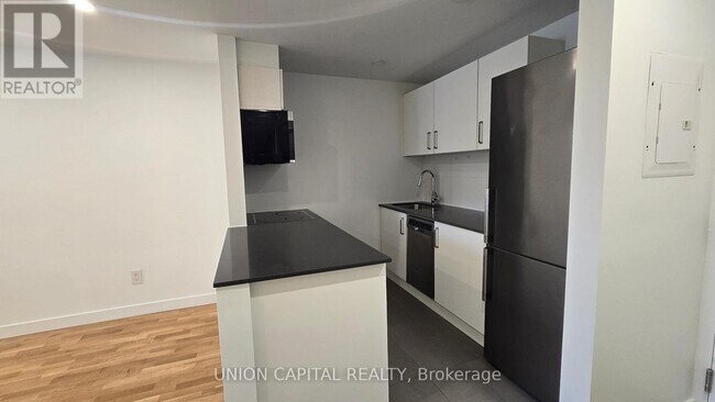 Photo du bâtiment - 407-230-230 Oak St