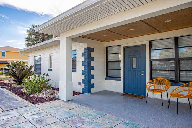 Building Photo - 4605 Ocean Beach Blvd