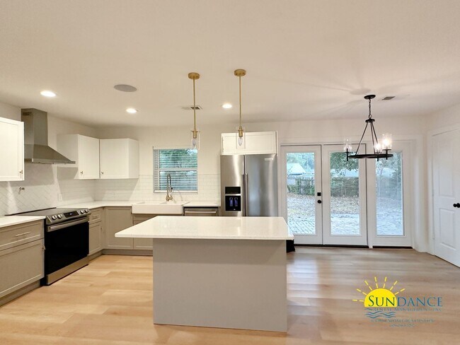 Foto del edificio - Beautifully Renovated Open Floorplan Home!