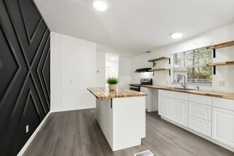 Building Photo - 36375 Longleaf Dr