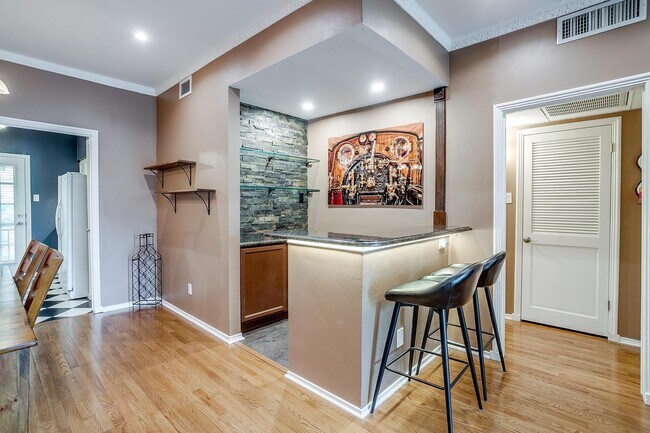 Foto del edificio - 4312 Bellaire Dr S