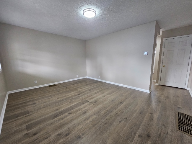 Building Photo - 105 Wykes St