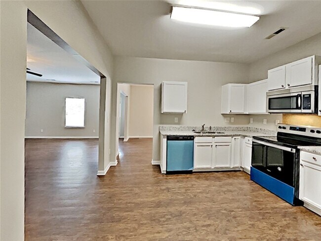Building Photo - 12932 Silvaire Farm Rd