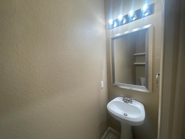 Building Photo - 18 N Sand Palm Rd