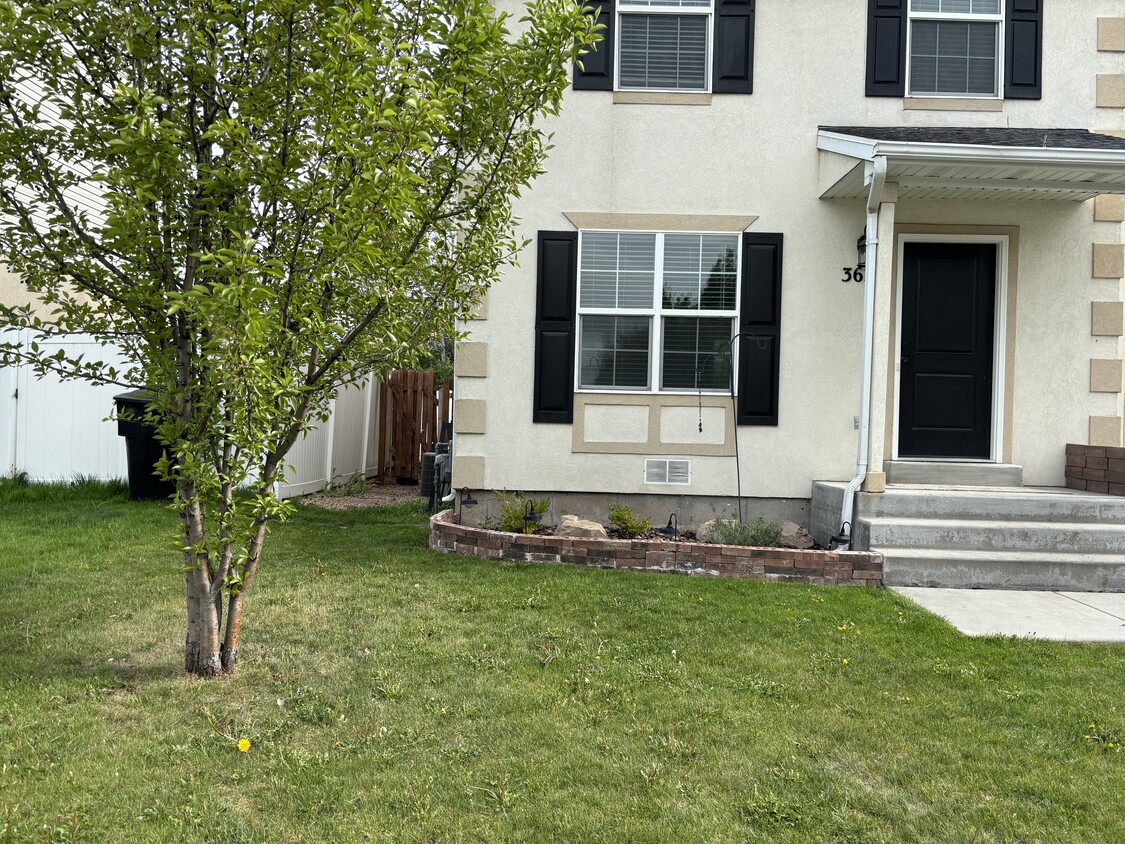Front of home - 363 Royal Troon Dr