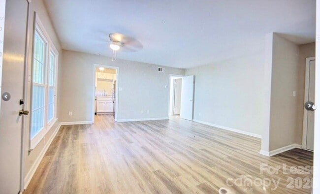 Building Photo - 4615 Coronado Dr