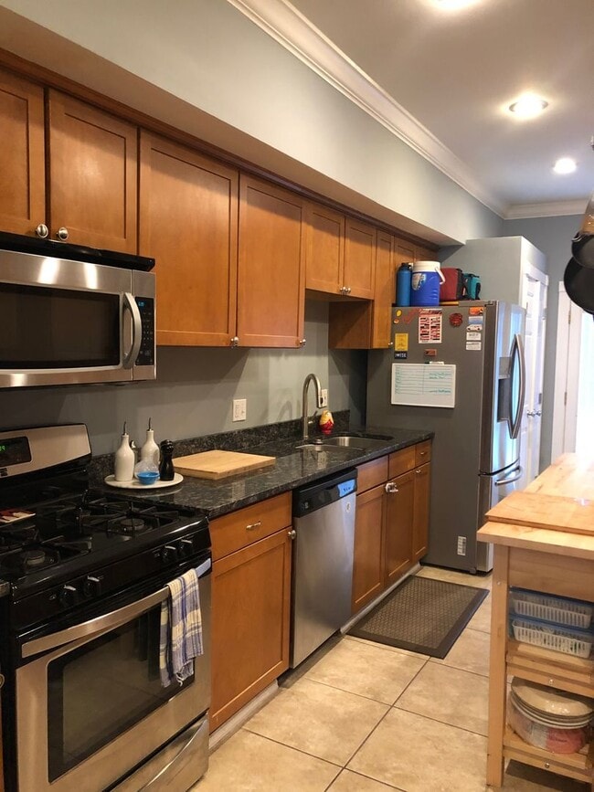 Building Photo - Modern Large and spacious house available in Locus Point