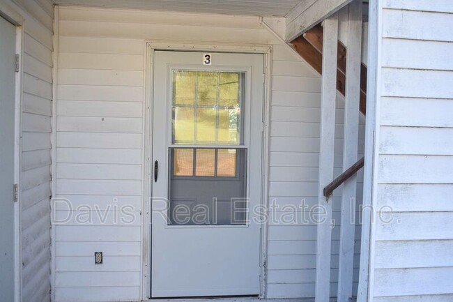 Building Photo - 135 Kunes St