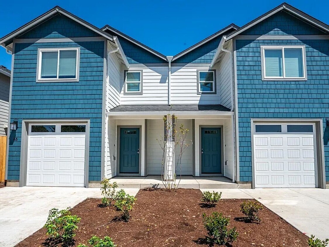 Primary Photo - Brand New 3 Bed / 3 Bath Duplex! First Mon...