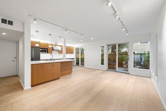 Building Photo - 2121 Laguna St