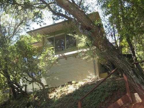 Building Photo - 98 Briar Rd