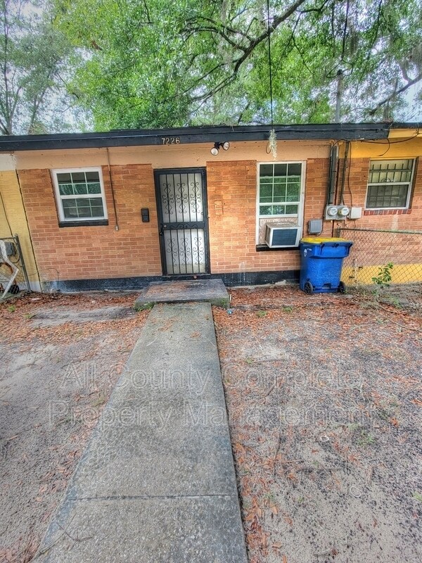 Foto principal - 7226 Rutledge Pearson Dr