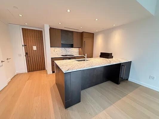 Foto del edificio - 555 W 22nd St