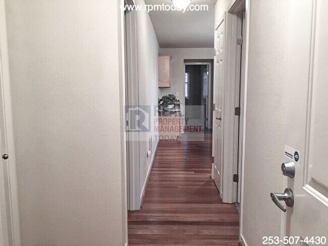 Foto del edificio - Stunning 2 Bedroom Condo With Garage!