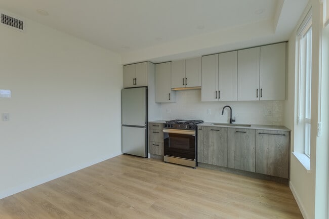 Building Photo - 27309 Fraser Hwy