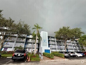 Building Photo - 650 SW 124th Terrace