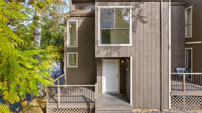 Foto del edificio - 302 Pleasant St