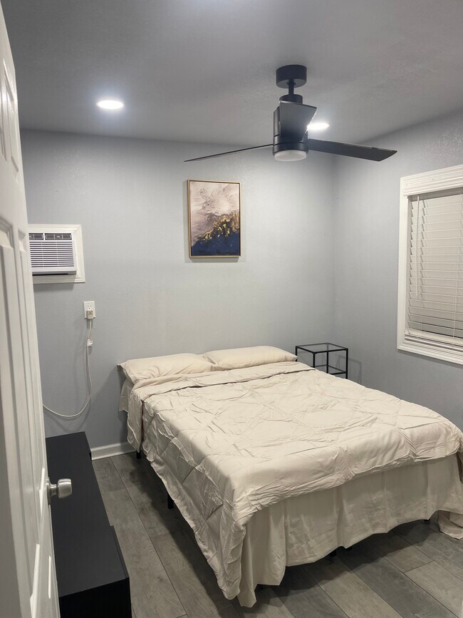 Foto del edificio - 2529 Crommelin Ave