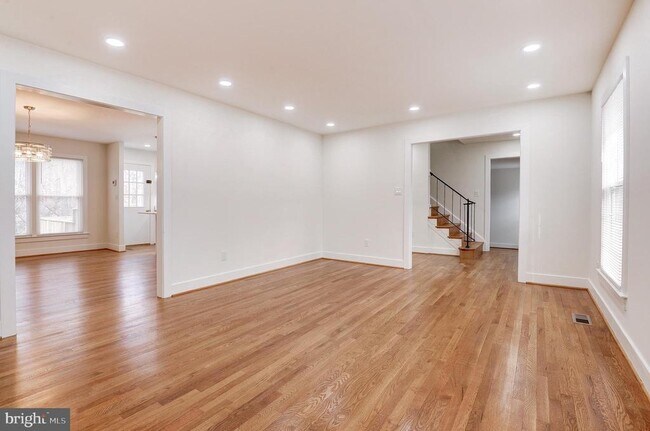 Foto del edificio - 9704 Hall Rd