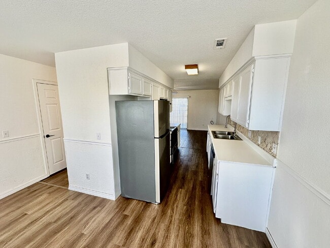 Building Photo - 1244 SW Elm Tree Rd