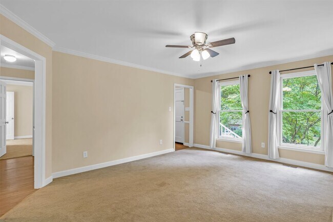 Building Photo - 302 Fairfield Ln
