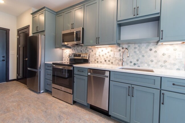Building Photo - AVAILABLE JULY - Renovated Luxury 1 bed/1 bath Home on PARK POINT