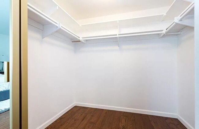 Building Photo - Comfortable and Spacious Rental Opportunity