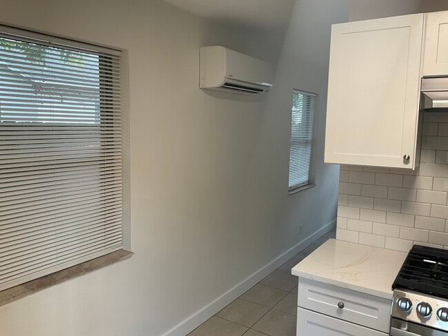 Building Photo - 425 Avenida Hermosa