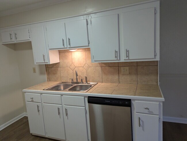 Foto del edificio - 1615 Dawnview Ln
