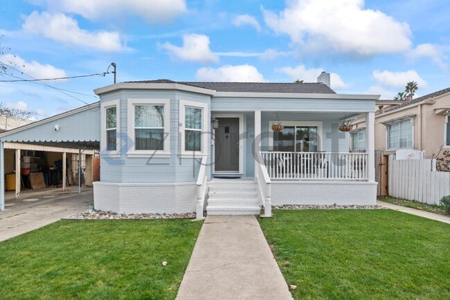 Building Photo - 1337 Acacia St