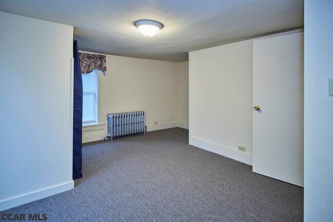 dormitorio de arriba - 193 S Main St