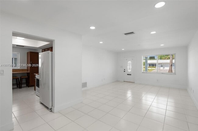 Building Photo - 310 Leisure Blvd