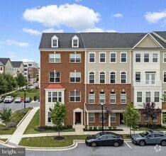 Building Photo - 7131 Beaumont Place
