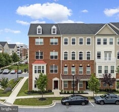 Building Photo - 7131 Beaumont Place