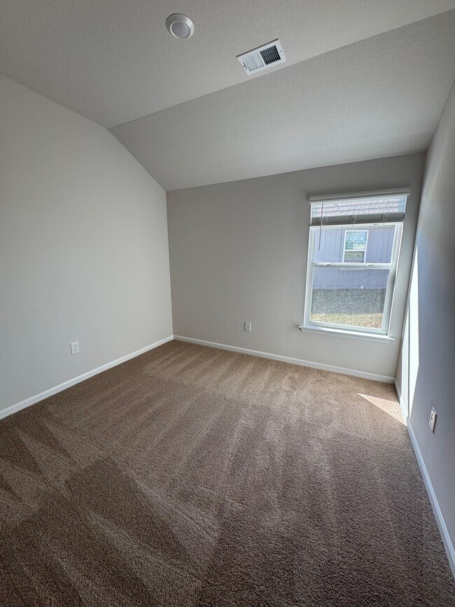 Building Photo - 510 N Pear St