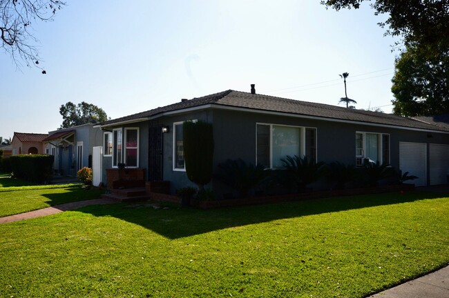 Building Photo - Santa Ana 2 Bedroom Home