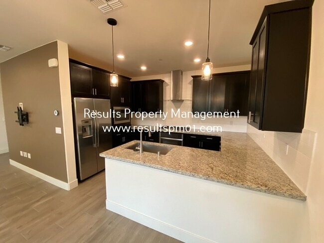 Building Photo - Elk Grove 3 Bed 2.5 Bath Beauty