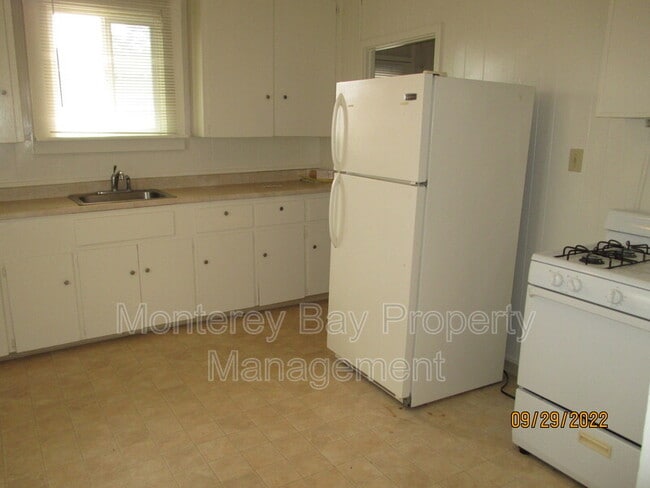 Building Photo - 391 Prescott Ave