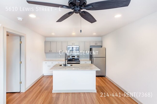 Building Photo - Welcome to Ross & Matilda, the perfect pla...