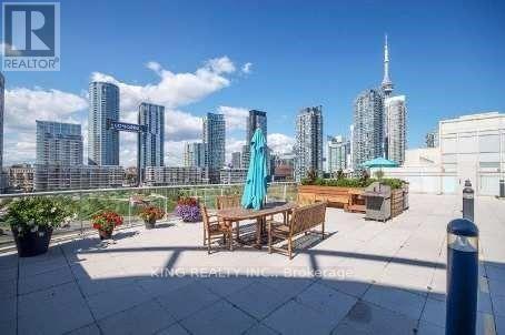 Building Photo - 550 Queens Quay W