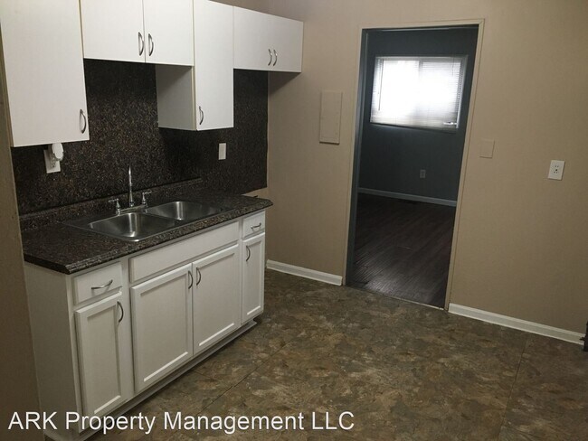 Foto del edificio - 3 br, 1 bath House - 22844 Sharrow Ave