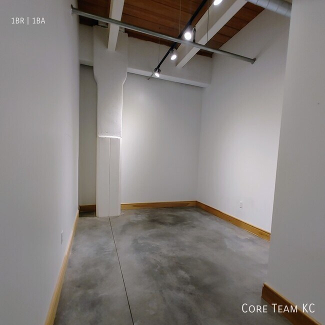 Foto del edificio - One bedroom with a den