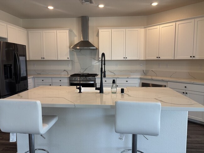 Foto del edificio - Beautiful 3 Bedroom 2 Bathroom Home