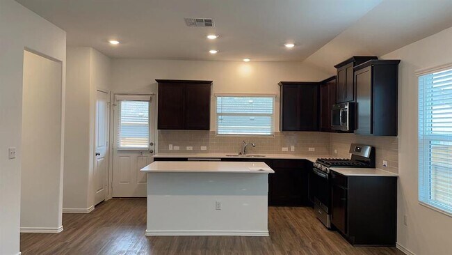 Building Photo - 125 Madrid