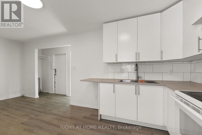 Photo du bâtiment - 639 Somerset St W