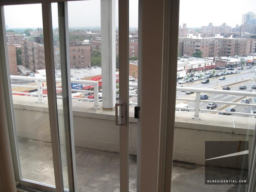 Primary Photo - 10124 Queens Blvd