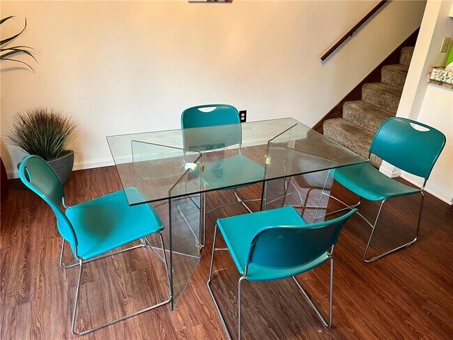 Foto del edificio - 1219 Pecks Woods Dr