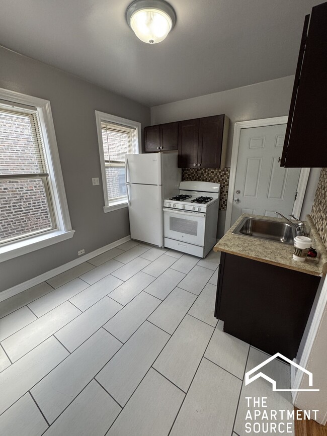 Building Photo - 4031 W Melrose St