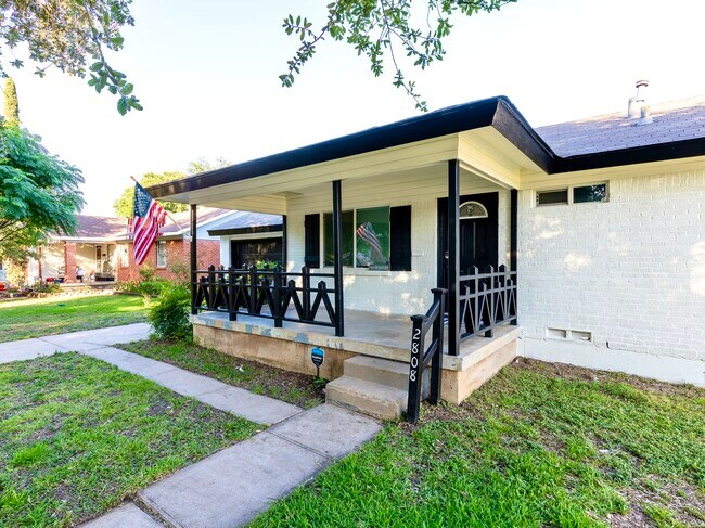 Foto del edificio - 2808 Grayson Dr