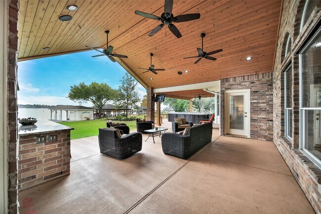 Building Photo - 9698 E Shore Dr